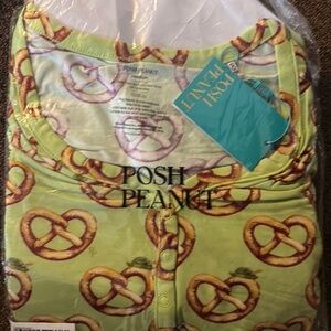 Women’s medium Posh Peanut pretzels